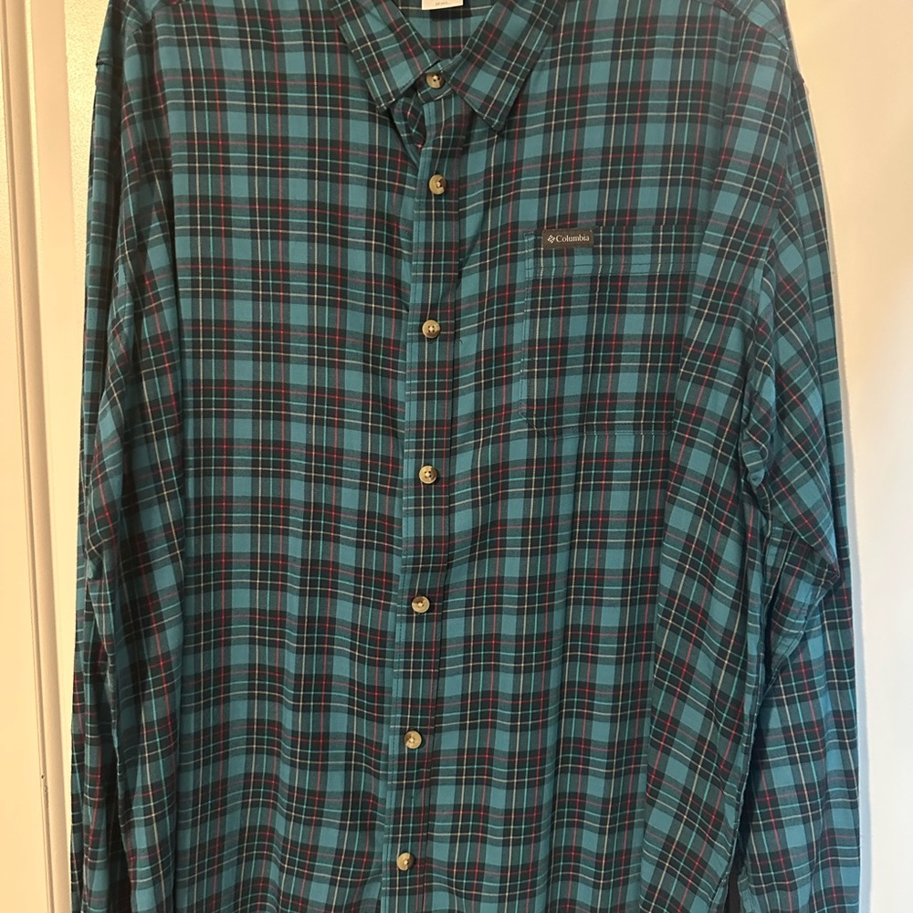 Columbia Men's Teal and Red Plaid Button Down Shirt
